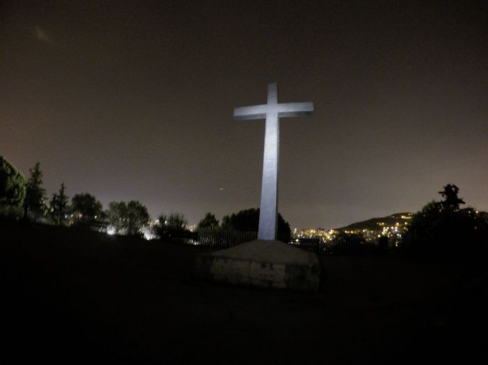 La cruz del Turo de la Peira, se encuentra en su cima